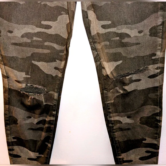 AMERICAN EAGLE Olive Green Camo jeans - brand new with tags - size 16 Regular - Picture 3 of 5